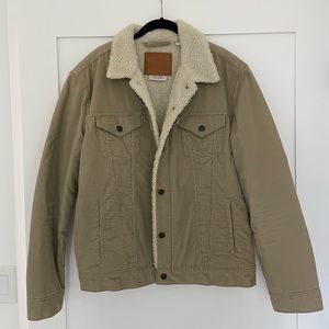 Levi’s Men’s corduroy Sherpa trucker jacket